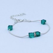 Bracelet vert foncé avec carrés brillants