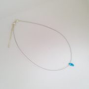 Collier bleu clair - ras le cou fait main