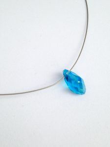 Collier larme bleu ciel