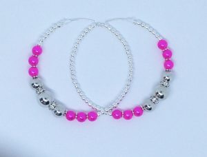 Créoles fushia avec perles miroir et brilants