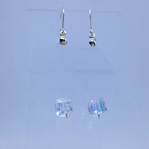 Boucles d'oreilles de créateur pour les petits budgets. Cubes arc-en ciel pour Noel pleins d'étoiles