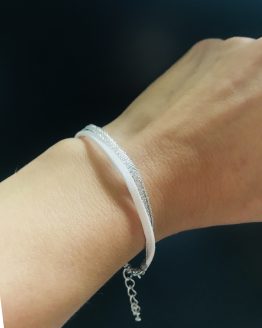 Bracelet brillant blanc et argenté pour l’été