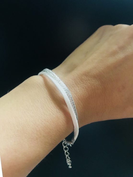 Bracelet brillant blanc et argenté pour l’été