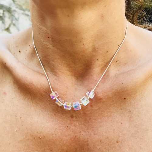 Collier brillant avec cristal arc en ciel