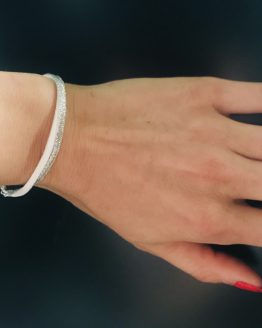 Bracelet brillant blanc et argenté pour l’été