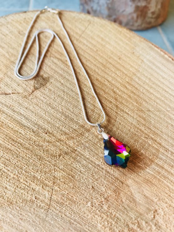 Collier arc-en-ciel foncé Chroma