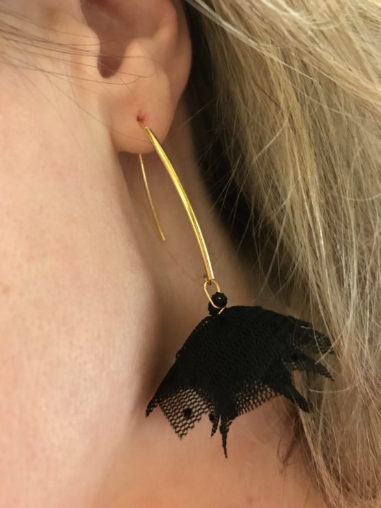 Boucles d’oreilles noires et or