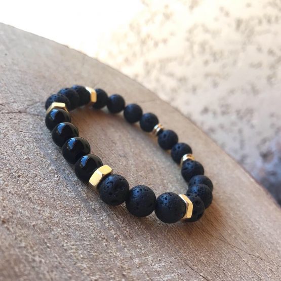 Bracelet noir avec pierre de lava