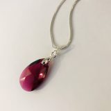 Collier Larme fuchsia « Sylvia » – Image 6