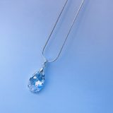 Collier avec larme cristal arc en ciel