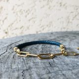 Bracelet homme avec cuir bleu pétrole et acier plaqué or