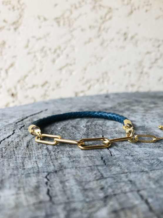 Bracelet homme avec cuir bleu pétrole et acier plaqué or
