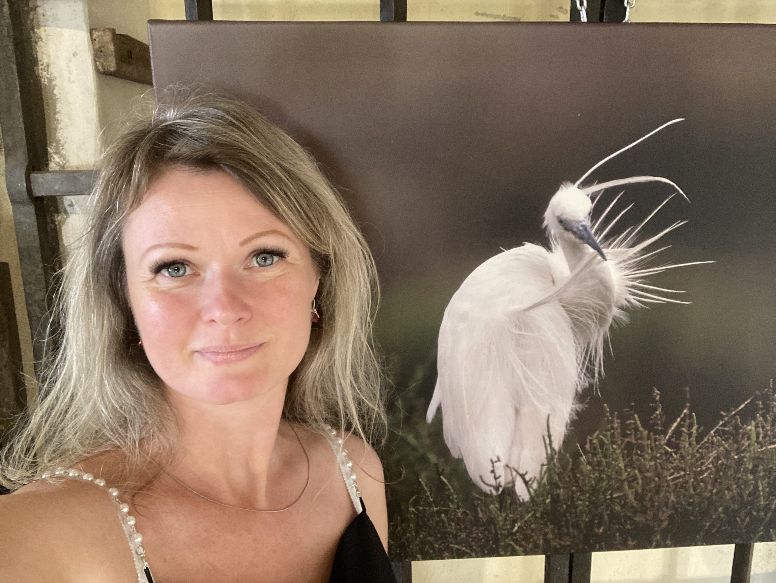 Jana Kuzmi - artiste peintre au 45ème salon des Artistes à Bouc Bel Air avec la photographie animalière d'Emile Eschlimann