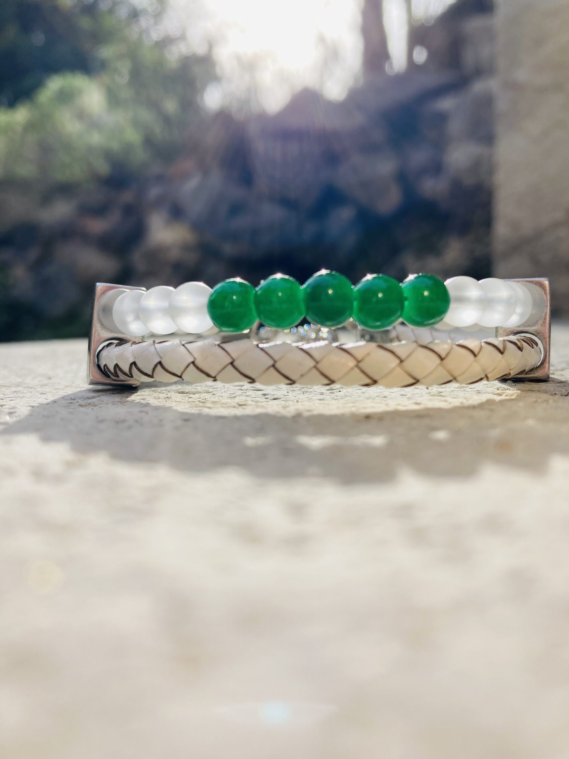 Bracelet Magali unisexe avec tourmaline et cristal de roche, lanière tressée en cuir blanc en double rangée