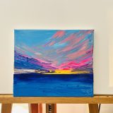 Peinture originale et unique "Bonjour Aujourd’hui" - Original Unique Painting "Hello Today" - Oeuvre d'art coloré et flashie - Colored Art - Peinture le coucher du soleil de sud de la France-Painting of french sunset FR : Peinture artistique avec le coucher du soleil sur la mer méditerranéenne. Près de Marseille, les vues y sont prélassant et pleins d'incroyables traits. L'arrivé d'hiver nous apporte les nuages colorées par les reflets rosâtres de soleil... Nom de la toile : Bonjour Aujourd’hui Taille : 30 x 25 cm Technique : Couteau Matière : Acrylique Cette petite toile a un binôme, qui s'appelle "Aurevoir demain". Vous pouvez réaliser un lot de 2 toiles qui sont très agréable à regarder et donne une profondeur à l'endroit où elles se trouvent. Je travaille également à la commande. Si une de mes toiles vous plaisent, je peux réaliser une toile de votre choix, après avoir convenu sa taille, le prix et le paiement de votre commande. Artistiquement, Jana KUZMI EN : Artistic painting with sunset over the Mediterranean sea. Near Marseille, the views are relaxing and full of incredible features. The arrival of winter brings us clouds colored by the pinkish reflections of the sun... Name of the painting: Hello Today Size: 30 x 25 cm Technique: Knife Material: Acrylic This little canvas has a pair, which is called "Goodbye tomorrow". You can make a set of 2 canvases which are very pleasant to look at and give depth to the place where they are located. I also work to order. If you like one of my paintings, I can create a canvas of your choice, after having agreed on its size, price and payment for your order. Artistically, Jana KUZMI