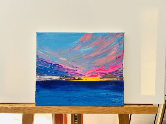 Peinture originale et unique "Bonjour Aujourd’hui" - Original Unique Painting "Hello Today" - Oeuvre d'art coloré et flashie - Colored Art - Peinture le coucher du soleil de sud de la France-Painting of french sunset FR : Peinture artistique avec le coucher du soleil sur la mer méditerranéenne. Près de Marseille, les vues y sont prélassant et pleins d'incroyables traits. L'arrivé d'hiver nous apporte les nuages colorées par les reflets rosâtres de soleil... Nom de la toile : Bonjour Aujourd’hui Taille : 30 x 25 cm Technique : Couteau Matière : Acrylique Cette petite toile a un binôme, qui s'appelle "Aurevoir demain". Vous pouvez réaliser un lot de 2 toiles qui sont très agréable à regarder et donne une profondeur à l'endroit où elles se trouvent. Je travaille également à la commande. Si une de mes toiles vous plaisent, je peux réaliser une toile de votre choix, après avoir convenu sa taille, le prix et le paiement de votre commande. Artistiquement, Jana KUZMI EN : Artistic painting with sunset over the Mediterranean sea. Near Marseille, the views are relaxing and full of incredible features. The arrival of winter brings us clouds colored by the pinkish reflections of the sun... Name of the painting: Hello Today Size: 30 x 25 cm Technique: Knife Material: Acrylic This little canvas has a pair, which is called "Goodbye tomorrow". You can make a set of 2 canvases which are very pleasant to look at and give depth to the place where they are located. I also work to order. If you like one of my paintings, I can create a canvas of your choice, after having agreed on its size, price and payment for your order. Artistically, Jana KUZMI