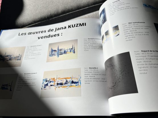 Livre et compilation des œuvres d'art avec et poèmes à l'eau de rose, écrits par Jana KUZMI artiste peintre et poète