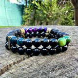Bracelet Reefly, gemmes semi-précieux avec plusieurs couleurs de l'oeil de tigre, onyx brillant et pierre de lava noire. Réalisation, les ateliers de Boucle Bel Air, Créatrice et artiste peintre Jana KUZMI