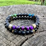 Bracelet Reefly, gemmes semi-précieux avec plusieurs couleurs de l'oeil de tigre, onyx brillant et pierre de lava noire. Réalisation, les ateliers de Boucle Bel Air, Créatrice et artiste peintre Jana KUZMI