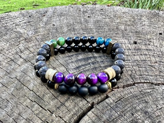 Bracelet Reefly, gemmes semi-précieux avec plusieurs couleurs de l'oeil de tigre, onyx brillant et pierre de lava noire. Réalisation, les ateliers de Boucle Bel Air, Créatrice et artiste peintre Jana KUZMI