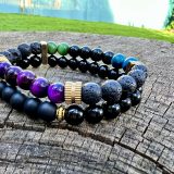 Bracelet Reefly, gemmes semi-précieux avec plusieurs couleurs de l'oeil de tigre, onyx brillant et pierre de lava noire. Réalisation, les ateliers de Boucle Bel Air, Créatrice et artiste peintre Jana KUZMI
