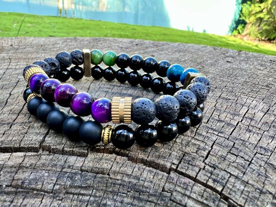 Bracelet Reefly, gemmes semi-précieux avec plusieurs couleurs de l'oeil de tigre, onyx brillant et pierre de lava noire. Réalisation, les ateliers de Boucle Bel Air, Créatrice et artiste peintre Jana KUZMI