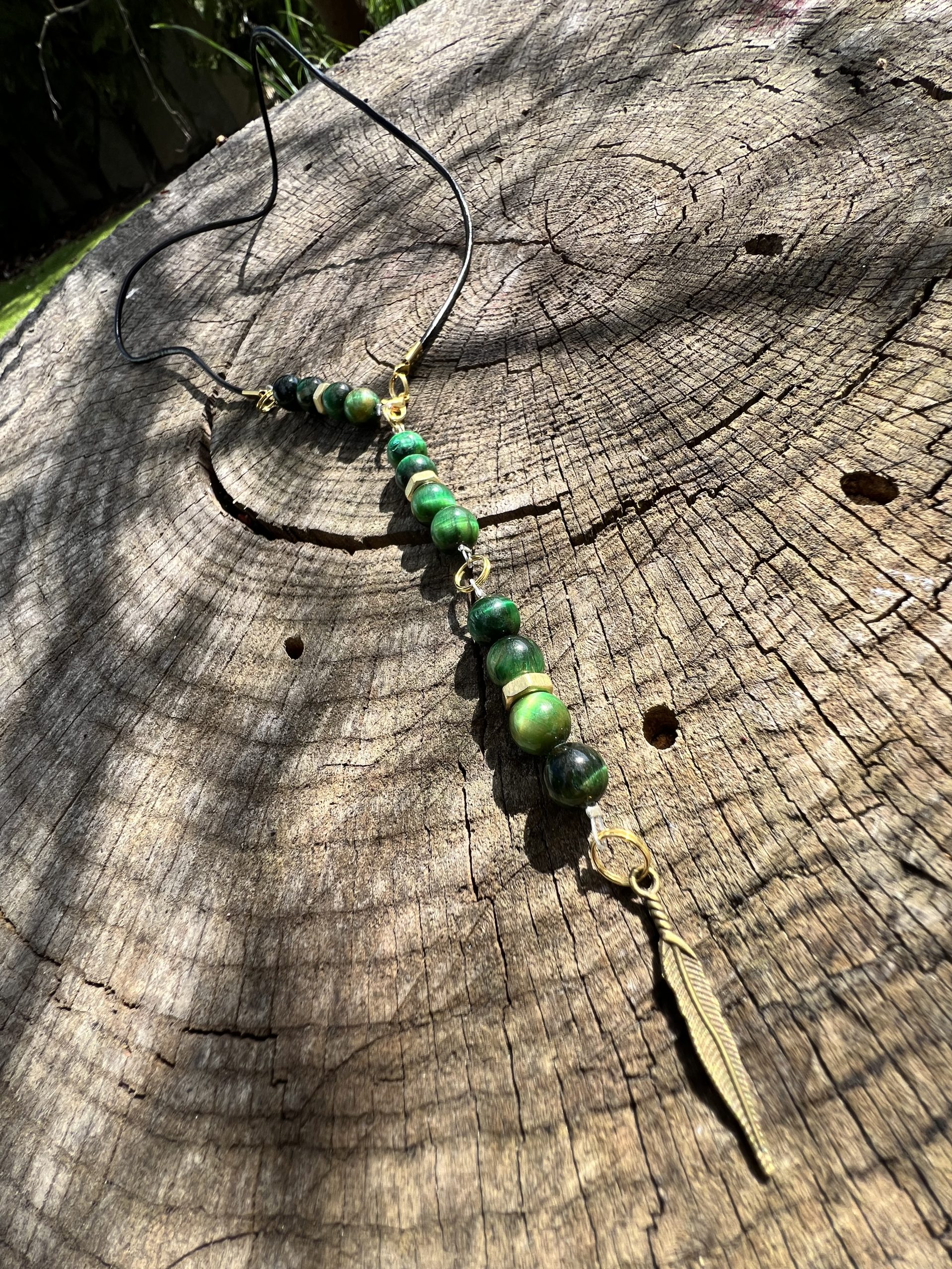 Collier Onésime repositionnable pour homme, accessoire idéal ajustable et modifiable en longueur avec l'oeil de tigre vert