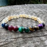 Bracelet Aiko avec la citrine et œil de tigre marron, rose, bleu foncée, vert et violet pour femme