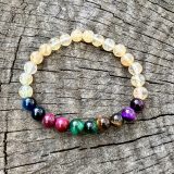 Bracelet Aiko avec la citrine et œil de tigre marron, rose, bleu foncée, vert et violet pour femme