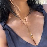 Collier or et blanc en acier inoxydable Soe Ari ajustable en longueur Avec les boucles d’oreilles longues Soe Ari, peut etre porté à l'endroit ou à l'envers