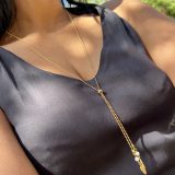Collier or et blanc en acier inoxydable Soe Ari ajustable en longueur Avec les boucles d’oreilles longues Soe Ari, peut etre porté à l'endroit ou à l'envers