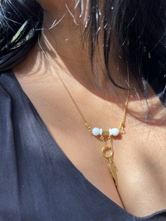 Collier or et blanc en acier inoxydable Soe Ari ajustable en longueur Avec les boucles d’oreilles longues Soe Ari, peut etre porté à l'endroit ou à l'envers