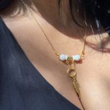 Collier or et blanc en acier inoxydable Soe Ari ajustable en longueur Avec les boucles d’oreilles longues Soe Ari, peut etre porté à l'endroit ou à l'envers