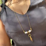 Collier or et blanc en acier inoxydable Soe Ari ajustable en longueur Avec les boucles d’oreilles longues Soe Ari, peut etre porté à l'endroit ou à l'envers