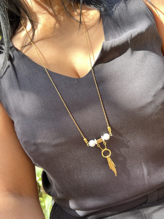 Collier or et blanc en acier inoxydable Soe Ari ajustable en longueur Avec les boucles d’oreilles longues Soe Ari, peut etre porté à l'endroit ou à l'envers