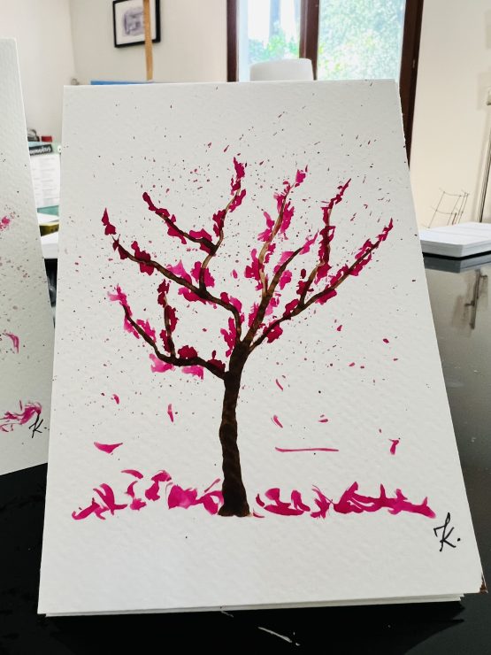 Arbre de Judée en aquarelle de la collection Arbre de Judée de l'artiste peintre Jana KUZMI. Réalisées main en rose et marron sur le papier aquarelle. Cartes artistiques ssont dépliables pour pouvoir écrire dedans et accompagner des fleurs ou u cadeau p.articulier. Elles peuvent accompagner une oeuvre d'art ou un bijou de produits proposés par le site Boucle Bel Air. Peut etre personnalisé et directement envoyé à la personne de votre choix.