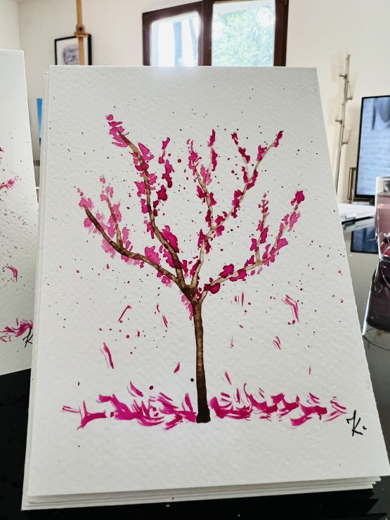 Arbre de Judée en aquarelle de la collection Arbre de Judée de l'artiste peintre Jana KUZMI. Réalisées main en rose et marron sur le papier aquarelle. Cartes artistiques ssont dépliables pour pouvoir écrire dedans et accompagner des fleurs ou u cadeau p.articulier. Elles peuvent accompagner une oeuvre d'art ou un bijou de produits proposés par le site Boucle Bel Air. Peut etre personnalisé et directement envoyé à la personne de votre choix.