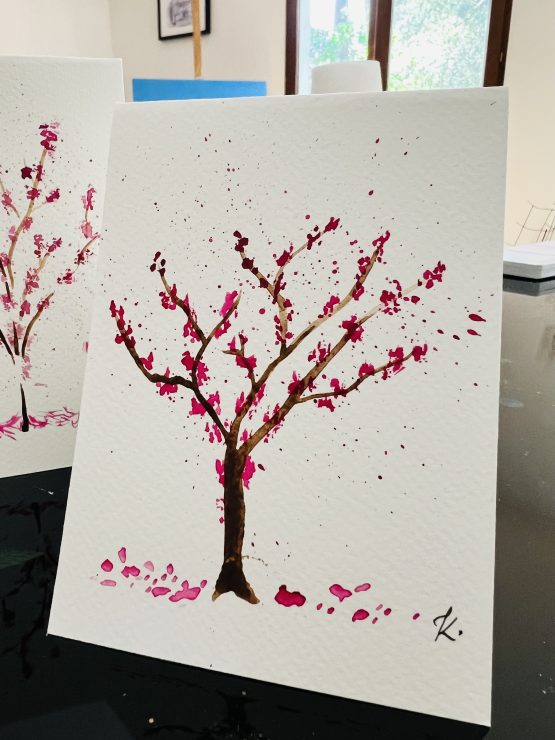 Arbre de Judée en aquarelle de la collection Arbre de Judée de l'artiste peintre Jana KUZMI. Réalisées main en rose et marron sur le papier aquarelle. Cartes artistiques ssont dépliables pour pouvoir écrire dedans et accompagner des fleurs ou u cadeau p.articulier. Elles peuvent accompagner une oeuvre d'art ou un bijou de produits proposés par le site Boucle Bel Air. Peut etre personnalisé et directement envoyé à la personne de votre choix.