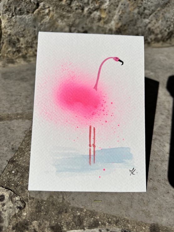 Cartes artistiques Collection Flamant rose par Jana Kuzmi Découvrez les magnifiques cartes artistiques réalisées entièrement à la main par Jana Kuzmi, une talentueuse artiste peintre basée à Bouc Bel Air, près d'Aix en Provence. Chaque carte est une véritable œuvre d'art, créée avec soin et passion. Les cartes sont confectionnées à partir de papier aquarelle de qualité supérieure, découpé et peint avec minutie. Chaque détail est pris en compte pour garantir une finition impeccable. La collection Flamant rose incarne l'élégance et le glamour, faisant de ces cartes le choix parfait pour accompagner une fleur, un cadeau ou simplement pour offrir un sourire. Chaque carte s'ouvre pour permettre d'y inscrire un message personnel, offrant ainsi une touche personnelle à chaque envoi. De plus, elles sont livrées avec une enveloppe, prêtes à être envoyées à vos proches. Cartes artistiques Collection Flamant rose par Jana Kuzmi Que ce soit pour une occasion spéciale, une fête ou simplement pour exprimer votre affection, les cartes artistiques de Jana Kuzmi apporteront une touche de beauté et d'originalité à tous vos messages. Offrez un cadeau unique et faites plaisir à vos proches avec ces cartes uniques en leur genre. Commandez dès maintenant vos cartes artistiques Flamant rose et laissez-vous séduire par la créativité et le talent de Jana Kuzmi. Chaque carte est une œuvre d'art à part entière, témoignage du savoir-faire exceptionnel de cette artiste peintre. Faites bonne impression avec des cartes uniques et faites briller les yeux de vos proches grâce à ces créations uniques. Les cartes artistiques de Jana Kuzmi sont fabriquées à partir d'un papier aquarelle de qualité supérieure d'un poids de papier de 300g. Ce papier aquarelle de haute densité offre une excellente capacité d'absorption de l'eau et permet à l'artiste d'appliquer différentes techniques d'aquarelle telles que les lavages, les mélanges de couleurs et les textures. Grâce à sa résistance et à sa durabilité, le papier aquarelle de 300g garantit également que les cartes artistiques de Jana Kuzmi peuvent être manipulées.