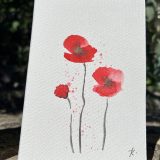Découvrez les magnifiques cartes artistiques en aquarelle de Jana Kuzmi, une artiste peintre basée à Bouc Bel Air, près d'Aix en Provence. Chaque carte est entièrement réalisée à la main avec amour et passion par Jana elle-même. Les cartes artistiques de Jana Kuzmi sont créées sur un papier aquarelle de qualité supérieure, soigneusement sélectionné pour sa texture et son épaisseur de 300g. Ce papier aquarelle offre une excellente capacité d'absorption de l'eau, permettant ainsi à Jana d'appliquer différentes techniques d'aquarelle pour donner vie à ses créations uniques. La collection "Coquelicots" est le nom de cette série de cartes artistiques. Les coquelicots, avec leur couleur rouge vibrante, symbolisent l'amour passionnel et sauvage. Chaque carte est décorée de ces magnifiques fleurs, apportant une touche de beauté et de poésie à vos cadeaux ou intentions particulières. Offrir une carte artistique de Jana Kuzmi est une façon originale et significative de transmettre vos sentiments. Que ce soit pour accompagner un cadeau spécial ou simplement pour exprimer votre affection, ces cartes sauront susciter un sourire et émouvoir le cœur de la personne à qui vous l'offrez. Les cartes s'ouvrent pour vous permettre d'inscrire votre message personnel à l'intérieur. Chaque carte est livrée avec une enveloppe assortie, prête à être offerte ou envoyée à votre destinataire. Ne manquez pas l'occasion de découvrir et d'apprécier l'art unique de Jana Kuzmi à travers ses cartes artistiques en aquarelle. Faites plaisir à vos proches en leur offrant une création originale et chargée d'émotions. Les coquelicots dans la collection "Coquelicots" de Jana Kuzmi symbolisent l'amour passionnel et sauvage. Leur couleur rouge vibrante évoque des émotions intenses et exprime la beauté de l'amour dans toute sa force et sa puissance. Les coquelicots sont souvent associés à des sentiments passionnés, à la fois doux et ardents, et ils apportent une touche de romantisme et de poésie aux cartes artistiques de Jana.
