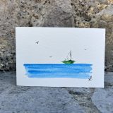 Cartes artistiques Collection "La Côte bleue" par Jana Kuzmi Découvrez l'Art Unique des Cartes Artistiques Jana Kuzmi - Inspirées par la Provence et la Méditerranée Et plus particulièrement Les cartes artistiques la collection  "La Côte bleue" Plongez dans l'univers artistique envoûtant de Jana Kuzmi avec nos cartes artistiques uniques, confectionnées à la main avec amour et expertise. Chaque carte est une œuvre d'art en soi, réalisée sur du papier aquarelle de 300 grammes, minutieusement découpé et peint à la main par l'artiste elle-même. Situé à Bouc Bel Air, près d'Aix en Provence, l'atelier de Jana Kuzmi est le lieu où naissent ces créations inspirées par les paysages enchanteurs de la Provence. Cette fois-ci, plongez dans la splendeur de la Méditerranée et de la Côte Bleue à travers sa nouvelle collection. L'horizon infini, où les oiseaux dansent en liberté et les bateaux glissent paisiblement sur la mer calme, est magnifiquement capturé dans chaque œuvre. Ces cartes artistiques ne sont pas seulement des objets de beauté, mais aussi des moyens de transmettre des émotions et des messages spéciaux. Accompagnez un bijou exquis ou une toile d'art avec une carte personnalisée choisie parmi la réalisation de l'artiste Jana Kuzmi, et envoyez un cadeau vraiment unique à vos proches. Que ce soit pour célébrer une occasion spéciale ou simplement pour faire plaisir, nos cartes artistiques ajoutent une touche d'élégance et de créativité à chaque geste. Sur bouclebelair.com, notre site dédié à l'art et à l'artisanat, vous trouverez un large éventail de bijoux faits main et de toiles d'art originales, tous soigneusement réalisées et reconnues pour leur qualité et leur esthétique. Profitez de cette occasion pour explorer notre collection et laissez-vous séduire par l'authenticité et le charme de l'art créé par Jana Kuzmi. Commandez dès maintenant et laissez-vous transporter dans un monde où l'art rencontre la nature, où la beauté de la Provence et de la Méditerranée est immortalisée sur chaque carte artistique. Avec nos créations uniques, faites de chaque geste un acte d'expression artistique et de connexion émotionnelle.