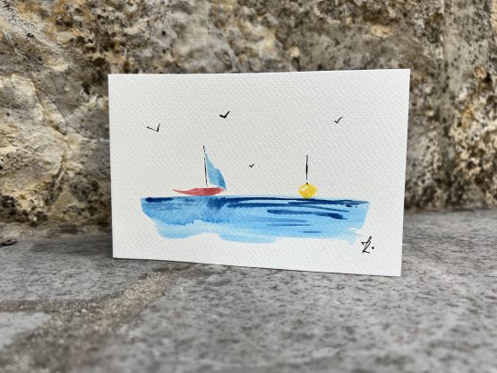 Cartes artistiques Collection "La Côte bleue" par Jana Kuzmi Découvrez l'Art Unique des Cartes Artistiques Jana Kuzmi - Inspirées par la Provence et la Méditerranée Et plus particulièrement Les cartes artistiques la collection  "La Côte bleue" Plongez dans l'univers artistique envoûtant de Jana Kuzmi avec nos cartes artistiques uniques, confectionnées à la main avec amour et expertise. Chaque carte est une œuvre d'art en soi, réalisée sur du papier aquarelle de 300 grammes, minutieusement découpé et peint à la main par l'artiste elle-même. Situé à Bouc Bel Air, près d'Aix en Provence, l'atelier de Jana Kuzmi est le lieu où naissent ces créations inspirées par les paysages enchanteurs de la Provence. Cette fois-ci, plongez dans la splendeur de la Méditerranée et de la Côte Bleue à travers sa nouvelle collection. L'horizon infini, où les oiseaux dansent en liberté et les bateaux glissent paisiblement sur la mer calme, est magnifiquement capturé dans chaque œuvre. Ces cartes artistiques ne sont pas seulement des objets de beauté, mais aussi des moyens de transmettre des émotions et des messages spéciaux. Accompagnez un bijou exquis ou une toile d'art avec une carte personnalisée choisie parmi la réalisation de l'artiste Jana Kuzmi, et envoyez un cadeau vraiment unique à vos proches. Que ce soit pour célébrer une occasion spéciale ou simplement pour faire plaisir, nos cartes artistiques ajoutent une touche d'élégance et de créativité à chaque geste. Sur bouclebelair.com, notre site dédié à l'art et à l'artisanat, vous trouverez un large éventail de bijoux faits main et de toiles d'art originales, tous soigneusement réalisées et reconnues pour leur qualité et leur esthétique. Profitez de cette occasion pour explorer notre collection et laissez-vous séduire par l'authenticité et le charme de l'art créé par Jana Kuzmi. Commandez dès maintenant et laissez-vous transporter dans un monde où l'art rencontre la nature, où la beauté de la Provence et de la Méditerranée est immortalisée sur chaque carte artistique. Avec nos créations uniques, faites de chaque geste un acte d'expression artistique et de connexion émotionnelle.