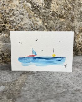 Cartes artistiques Collection "La Côte bleue" par Jana Kuzmi Découvrez l'Art Unique des Cartes Artistiques Jana Kuzmi - Inspirées par la Provence et la Méditerranée Et plus particulièrement Les cartes artistiques la collection  "La Côte bleue" Plongez dans l'univers artistique envoûtant de Jana Kuzmi avec nos cartes artistiques uniques, confectionnées à la main avec amour et expertise. Chaque carte est une œuvre d'art en soi, réalisée sur du papier aquarelle de 300 grammes, minutieusement découpé et peint à la main par l'artiste elle-même. Situé à Bouc Bel Air, près d'Aix en Provence, l'atelier de Jana Kuzmi est le lieu où naissent ces créations inspirées par les paysages enchanteurs de la Provence. Cette fois-ci, plongez dans la splendeur de la Méditerranée et de la Côte Bleue à travers sa nouvelle collection. L'horizon infini, où les oiseaux dansent en liberté et les bateaux glissent paisiblement sur la mer calme, est magnifiquement capturé dans chaque œuvre. Ces cartes artistiques ne sont pas seulement des objets de beauté, mais aussi des moyens de transmettre des émotions et des messages spéciaux. Accompagnez un bijou exquis ou une toile d'art avec une carte personnalisée choisie parmi la réalisation de l'artiste Jana Kuzmi, et envoyez un cadeau vraiment unique à vos proches. Que ce soit pour célébrer une occasion spéciale ou simplement pour faire plaisir, nos cartes artistiques ajoutent une touche d'élégance et de créativité à chaque geste. Sur bouclebelair.com, notre site dédié à l'art et à l'artisanat, vous trouverez un large éventail de bijoux faits main et de toiles d'art originales, tous soigneusement réalisées et reconnues pour leur qualité et leur esthétique. Profitez de cette occasion pour explorer notre collection et laissez-vous séduire par l'authenticité et le charme de l'art créé par Jana Kuzmi. Commandez dès maintenant et laissez-vous transporter dans un monde où l'art rencontre la nature, où la beauté de la Provence et de la Méditerranée est immortalisée sur chaque carte artistique. Avec nos créations uniques, faites de chaque geste un acte d'expression artistique et de connexion émotionnelle.